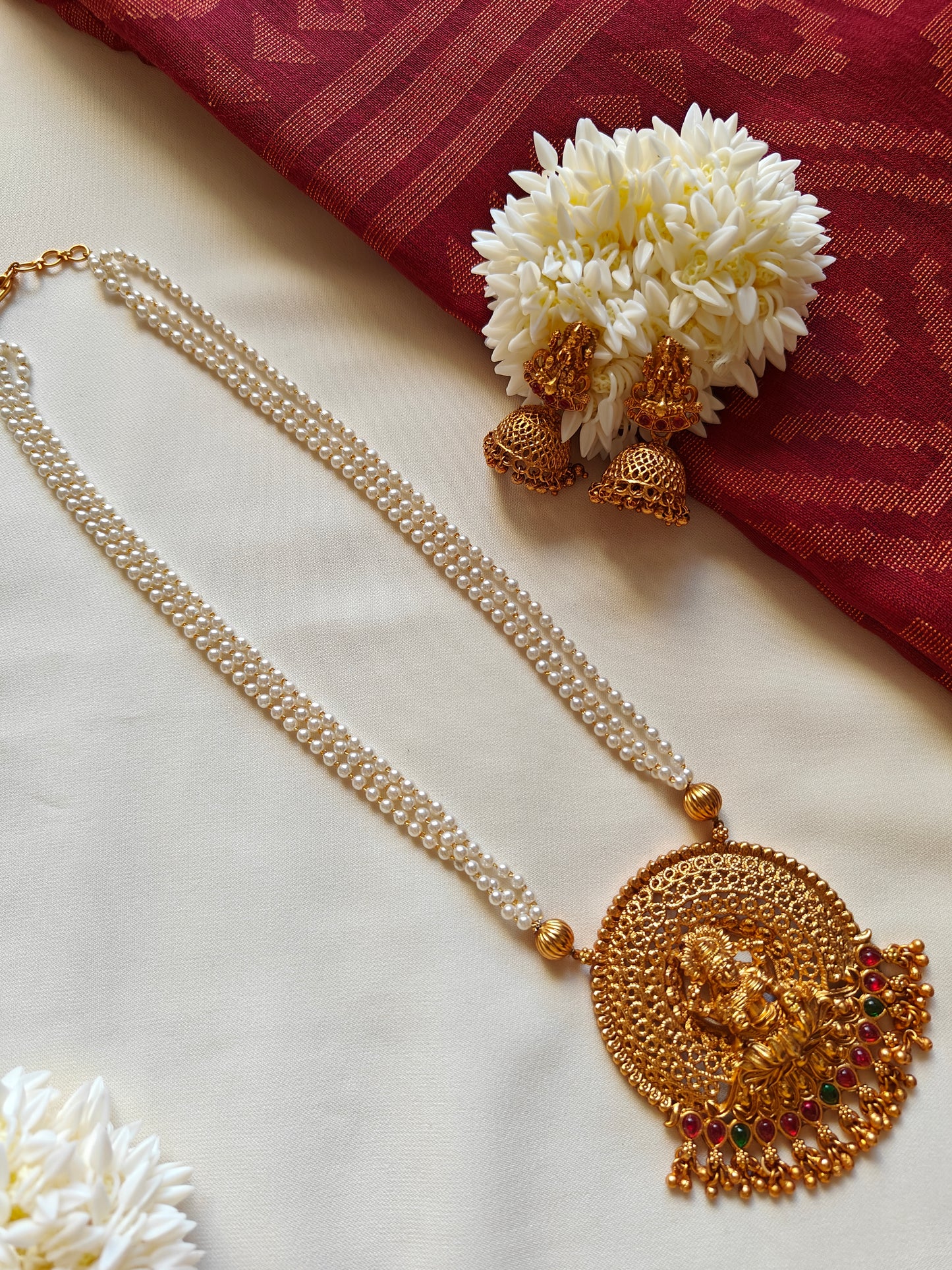 Laxmi pendant pearl necklace